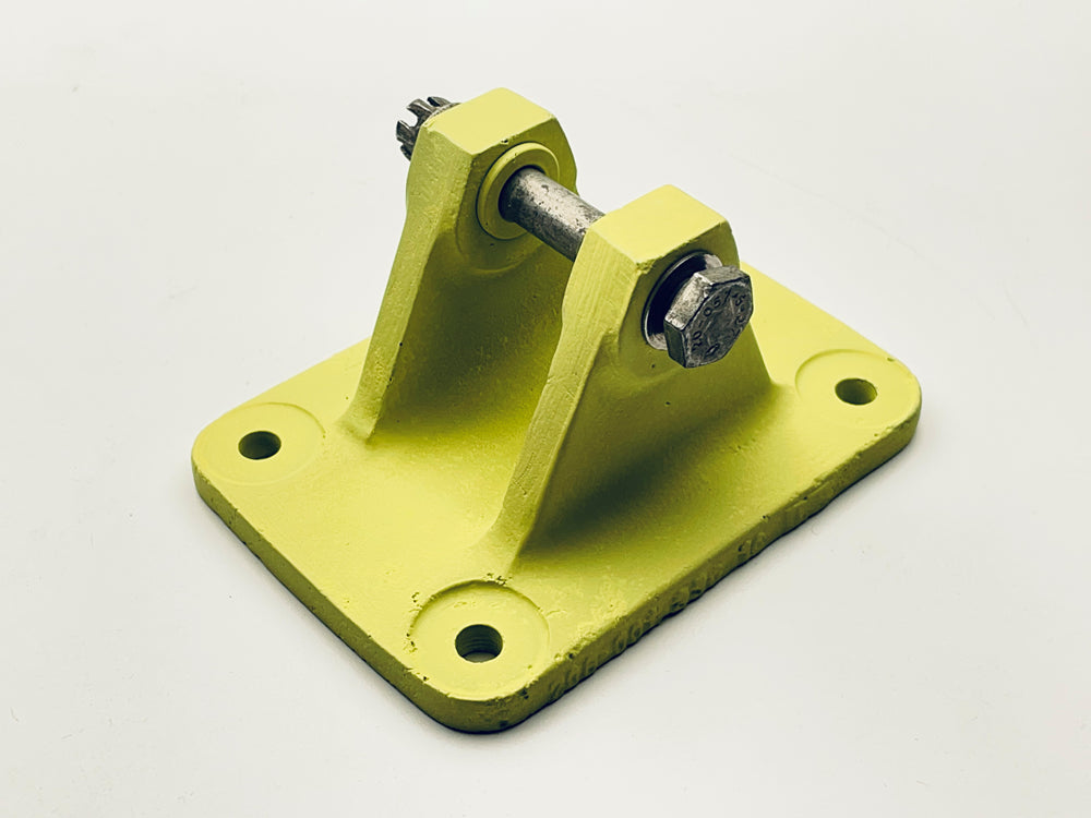 PIVOT SUPPORT ASSY P/N 206-001-330-001